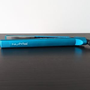 NUME Flatiron (hair straightener)